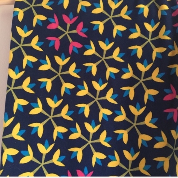 LuLaRoe Tall and Curvy Legging Bundle (3 pair) - Picture 11 of 13